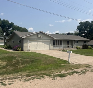 706 N B St, Fairfield, NE 68938