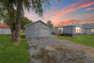 5219 US Hwy 50 Ave, Salem, IL 62881