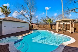1426 Brookwood Ct, Seabrook, TX 77586