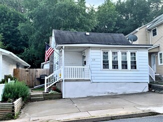 113 Fallbrook St, Carbondale, PA 18407