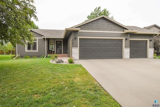 3208 S Triple Play Ave, Sioux Falls, SD 57110