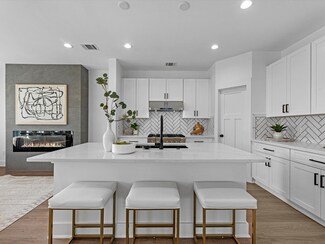 818 E 32nd 1/2 St, Houston, TX 77022