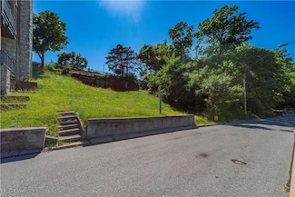 19204 Frazier Dr, Rocky River, OH 44116