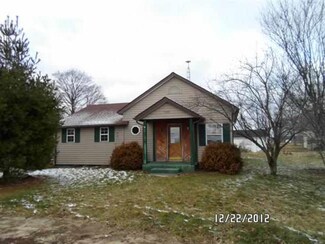 7607 N Albion St, Wawaka, IN 46794