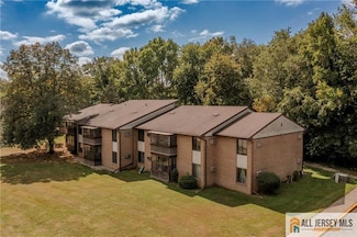 8 Pine Cluster Cir Unit F, Manalapan, NJ 07726