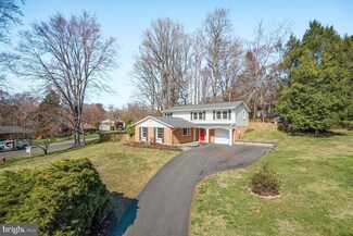 8618 Crestview Dr, Fairfax, VA 22031