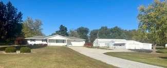 5548 E Gadde Bridge Ln, Olney, IL 62450