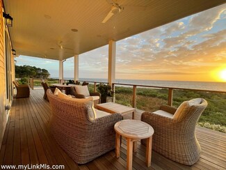 733 Main St, Vineyard Haven, MA 02568