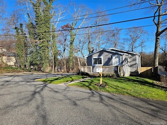 133 Denton St, Patchogue, NY 11772
