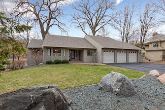8728 Walton Pond Cir, Bloomington, MN 55438