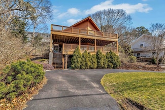 16 Eider St, Yarmouth Port, MA 02675