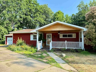 12 Riverside Dr, Massena, NY 13662