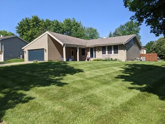 250 Edgewater Ct, Bloomingdale, IL 60108
