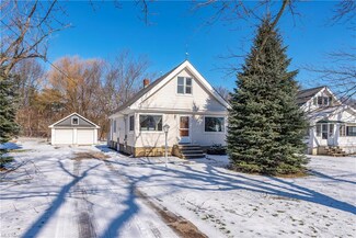243 Mapleview Dr, Seven Hills, OH 44131