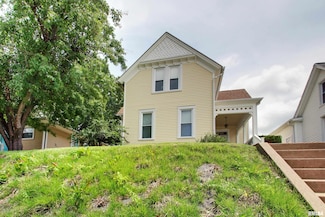 621 S 19th St, Quincy, IL 62301