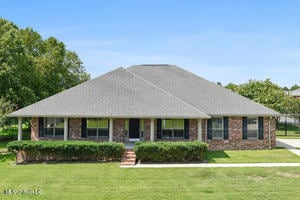 17215 Excalibur Cir, Gulfport, MS 39503