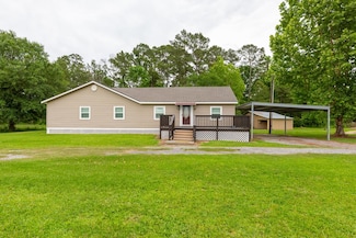 715 Dayna Ln, Sour Lake, TX 77659