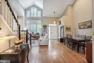 7023 Haycock Rd Unit 707, Falls Church, VA 22043