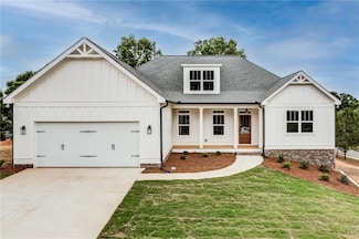 107 Bobwhite Dr, Calhoun, GA 30701