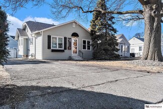 3608 N 61st St, Omaha, NE 68104