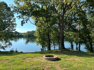 917 River Crest Ln, West  Columbia, WV 25287
