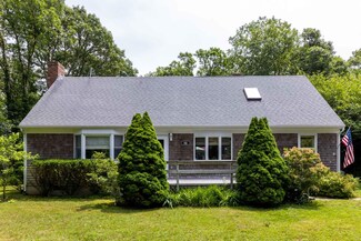 21 21st St N, Edgartown, MA 02539