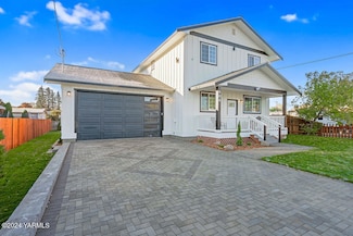 404 W 3rd St, Kittitas, WA 98934