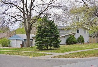 1109 Lancaster Ln, Lincoln, NE 68505