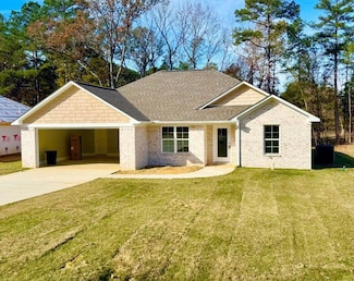 1027 N Sherman Dr, Blue Springs, MS 38828