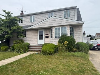 391 Ferris Rd, Seaford, NY 11783