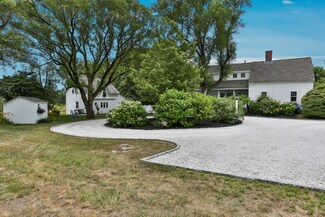 141 Bank St, Harwich Port, MA 02646
