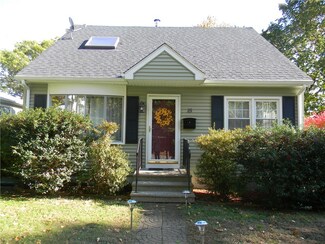 15 Stillwater Ave, Providence, RI 02908