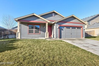 110 Golding St, Moxee, WA 98936