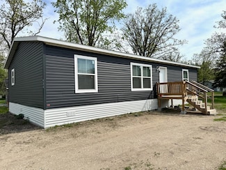 424 2nd St N, Greenbush, MN 56726