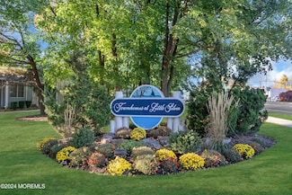 20 Mayfair Ct, Little Silver, NJ 07739