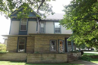207 N Harris St, Bourbon, IN 46504