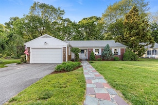 37 Beaumont St, Rumford, RI 02916