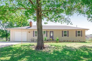 629 N 7th St, Lacygne, KS 66040