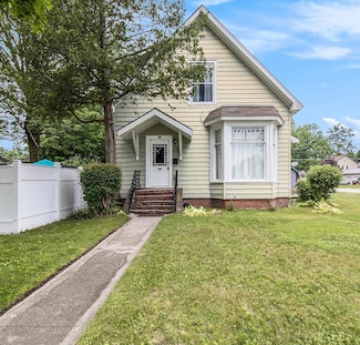 409 E Filer St, Ludington, MI 49431