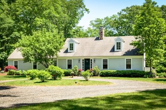 4 Parks Dr, Sherborn, MA 01770