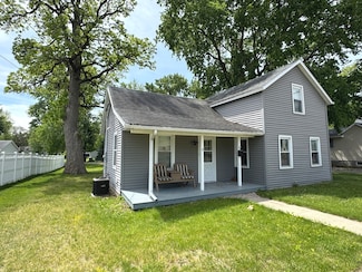 25 W Main St, Amboy, IL 61310
