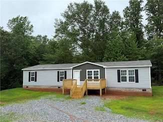 325 Dewaters Rd, Commerce, GA 30529
