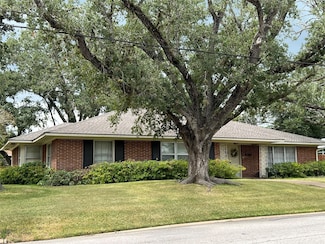 432 S Holland St, Bellville, TX 77418