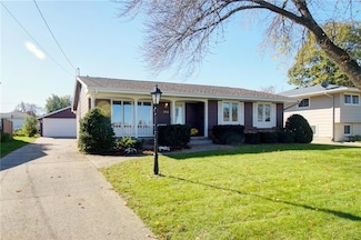 3916 Bel Aire Rd, Des Moines, IA 50310