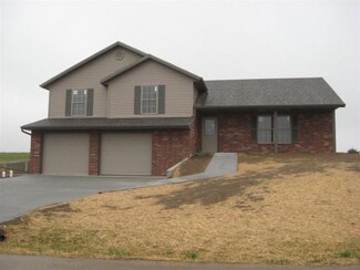 9476 Erika Ln, New Bloomfield, MO 65063