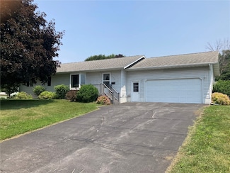 202 S 9th Ave, Vinton, IA 52349