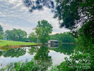 15186 Cove Point Ln Unit 2, Norwood, NC 28128