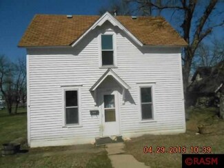 1132 Miller Ave, Windom, MN 56101