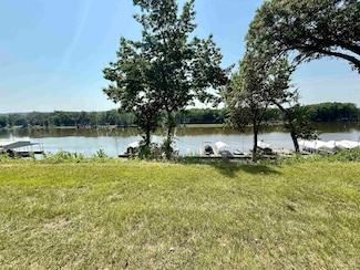 603 Sandy Point Rd Unit 113, Harpers Ferry, IA 52146