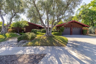 8829 N 6th St, Fresno, CA 93720